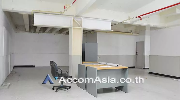 4  Retail / Showroom For Rent in Silom ,Bangkok BTS Chong Nonsi at Paso Tower AA15410